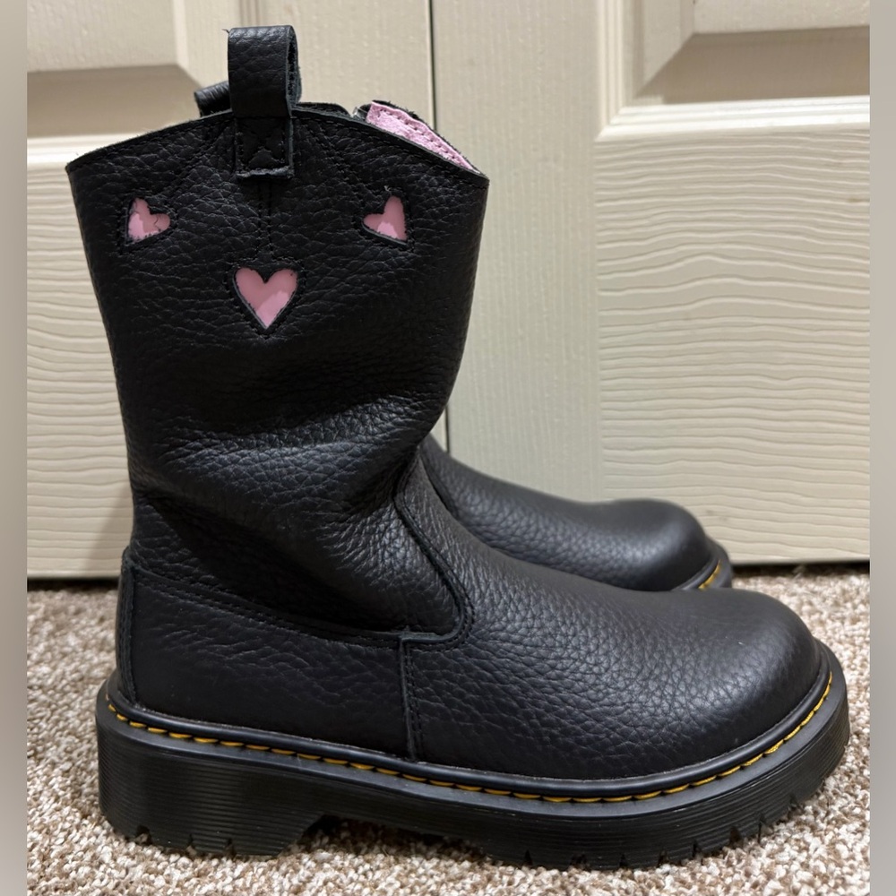 Doc Martens Bex Heart P-O pull on Boot Black/pale pink Women 5/Youth 3 Grunge - Picture 4 of 6